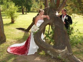 Wedding couple in garden setting